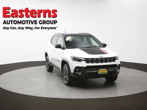 Used 2025 Jeep Compass Trailhawk AWD/4WD image 48