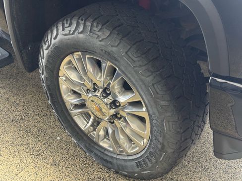 Used 2021 Chevrolet Silverado 2500 High Country w/ Z71 Off-Road Package AWD/4WD image 4