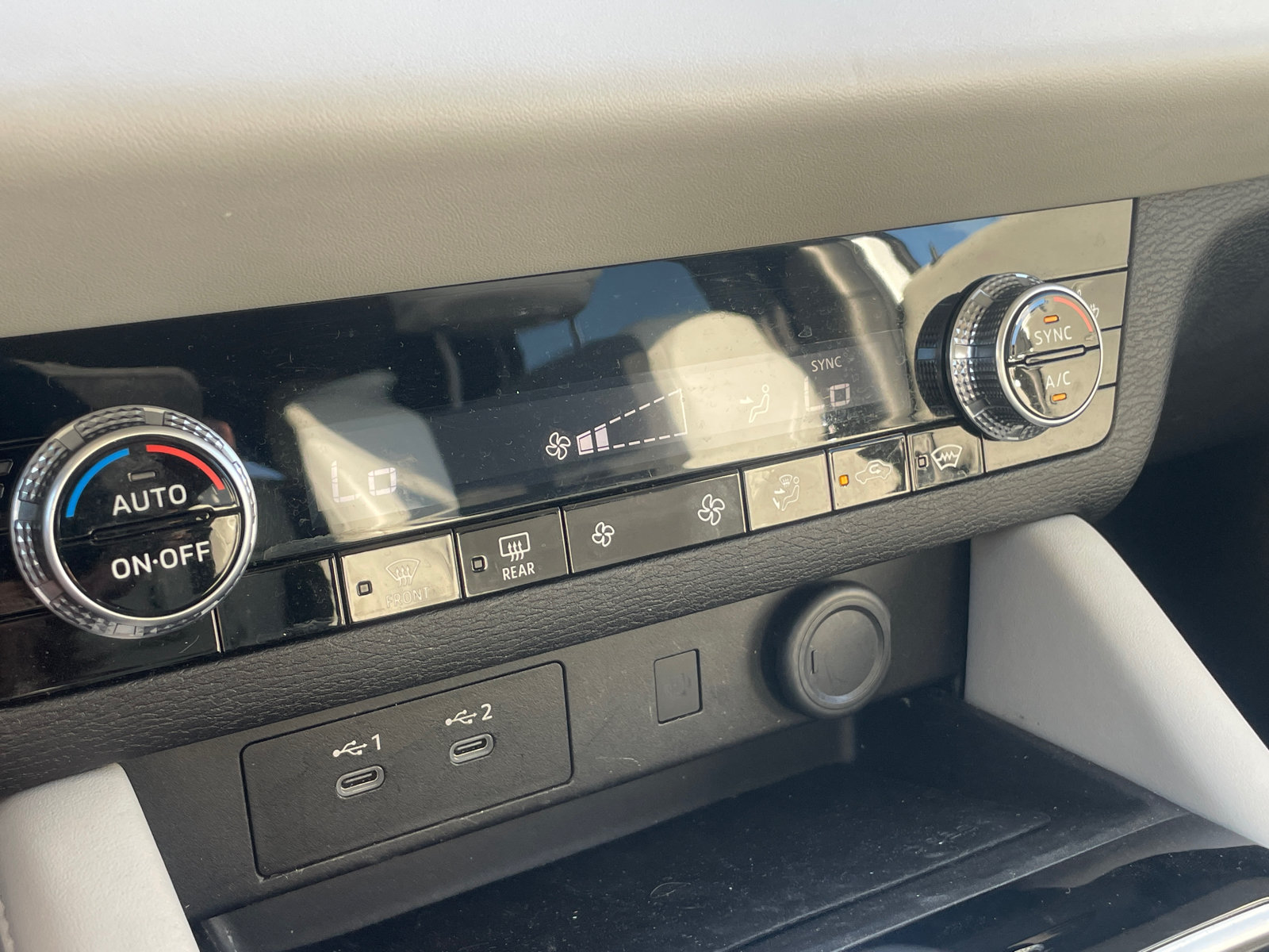Used 2025 Mitsubishi Outlander SE AWD/4WD image 16