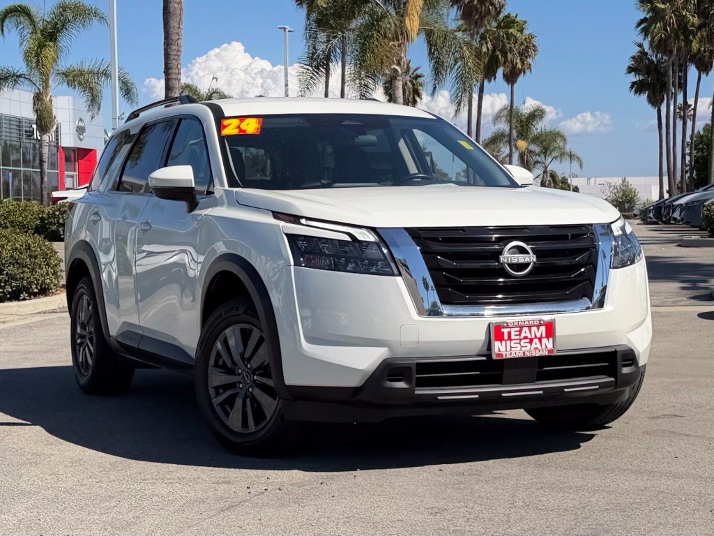 Certified 2024 Nissan Pathfinder SV FWD image 2