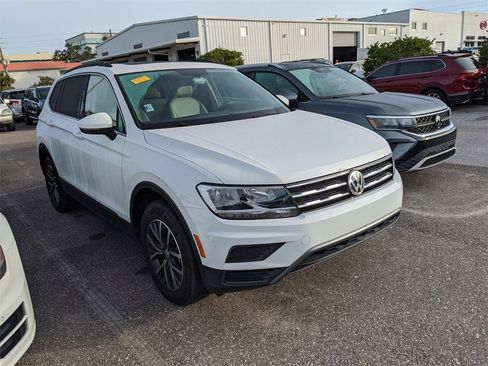 Certified 2020 Volkswagen Tiguan SE w/ Panoramic Sunroof Package image 5