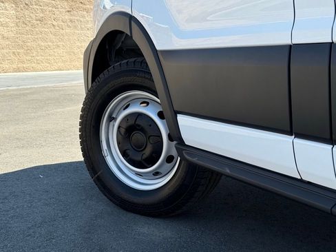 New 2025 Ford Transit 250 148 Medium Roof image 18