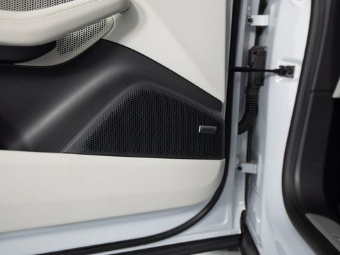 Certified 2025 Porsche Macan 4S Electric image 22