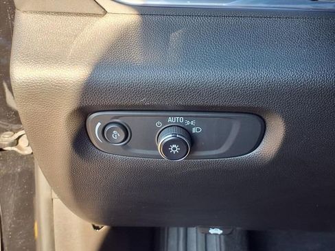Used 2023 Chevrolet Traverse LT FWD image 19