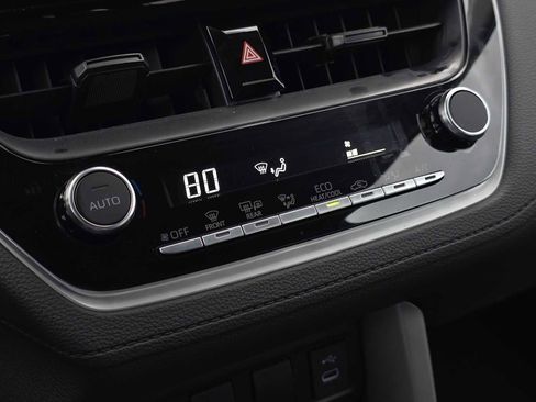 Used 2024 Toyota Corolla Cross LE image 28