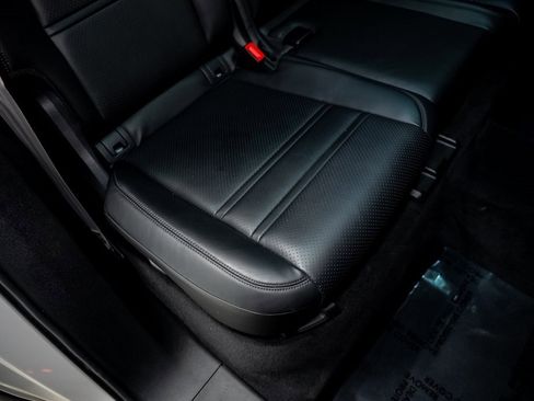 Used 2022 Porsche Cayenne S Platinum image 35