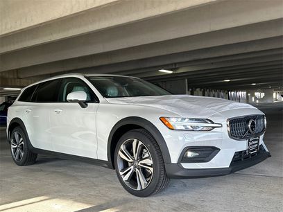 New 2026 Volvo V60 B5 Cross Country Plus w/ Protection Package Premier