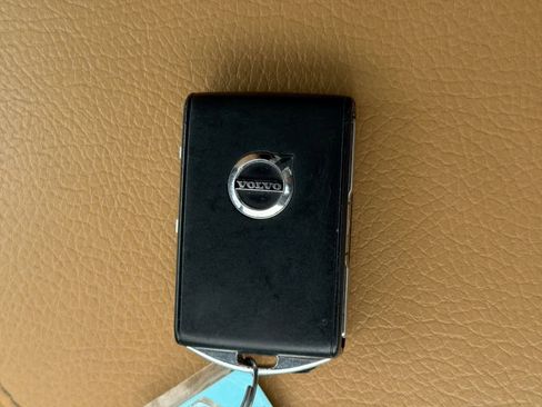 Used 2018 Volvo XC90 T6 Momentum w/ Convenience Package image 36