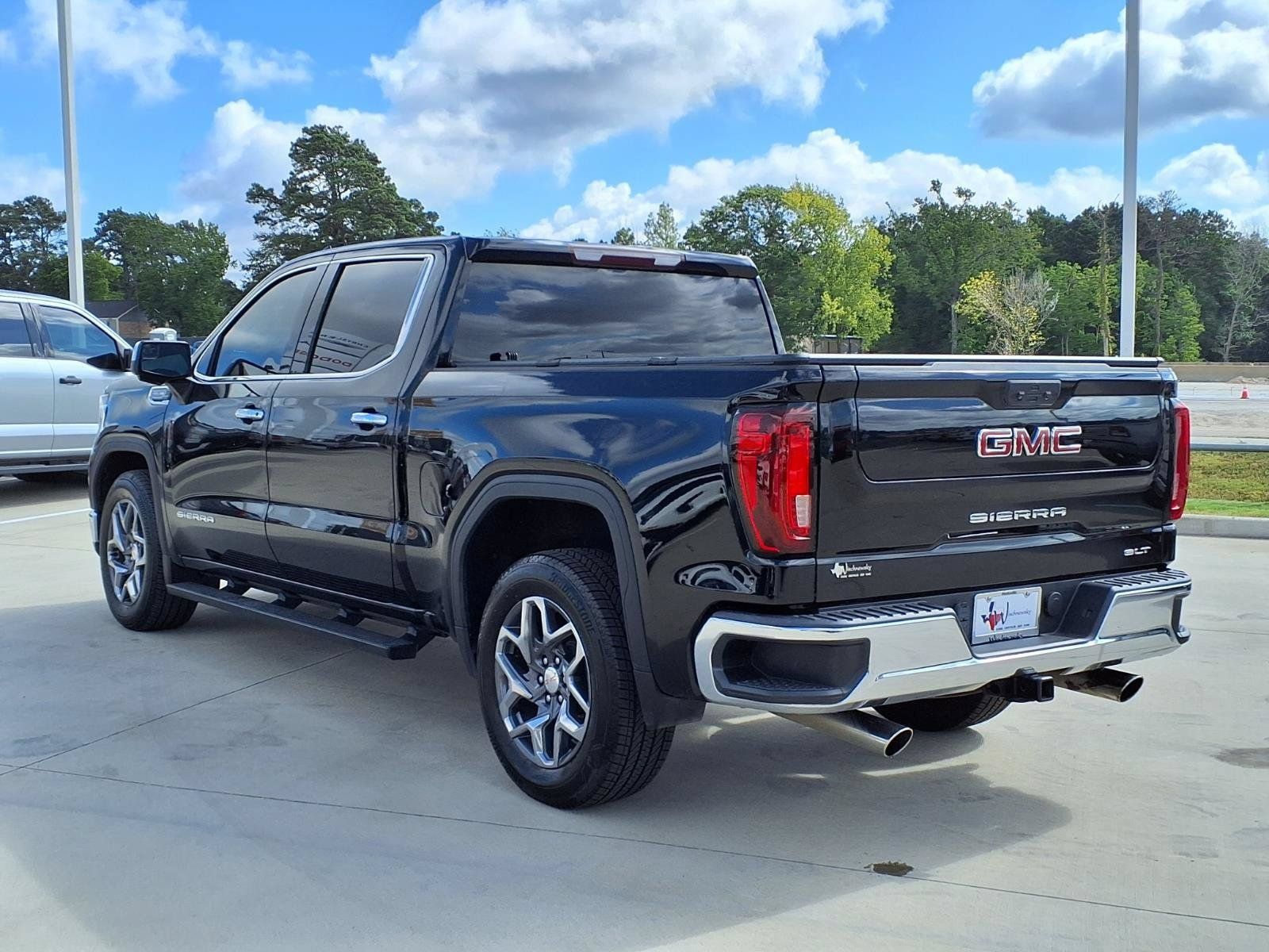 Used 2022 GMC Sierra 1500 SLT w/ SLT Convenience Package RWD image 2