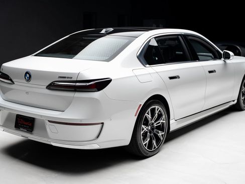 Used 2023 BMW i7 xDrive60 AWD/4WD image 33