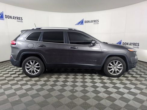 Used 2018 Jeep Cherokee Limited AWD/4WD image 8