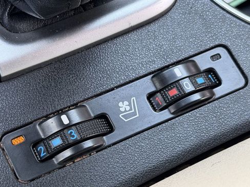 Used 2015 Toyota Highlander Limited image 22