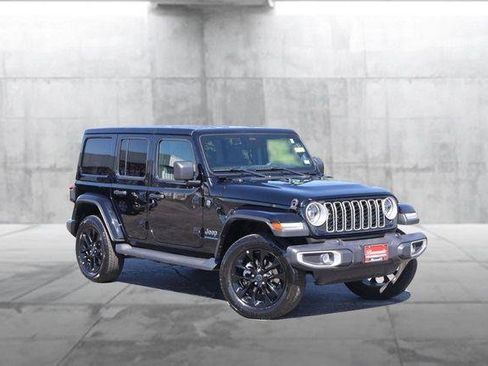 Used 2025 Jeep Wrangler Sahara image 2