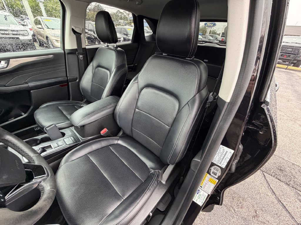 Used 2022 Ford Escape Titanium AWD/4WD image 8