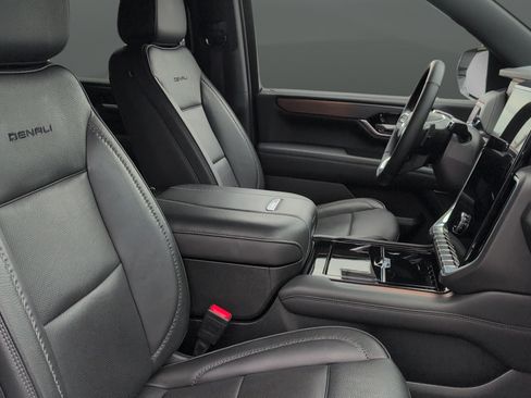 Used 2025 GMC Yukon Denali AWD/4WD image 31