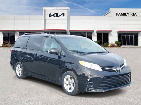 Used 2019 Toyota Sienna LE image 1