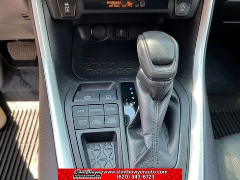 Used 2022 Toyota RAV4 XLE AWD/4WD image 18