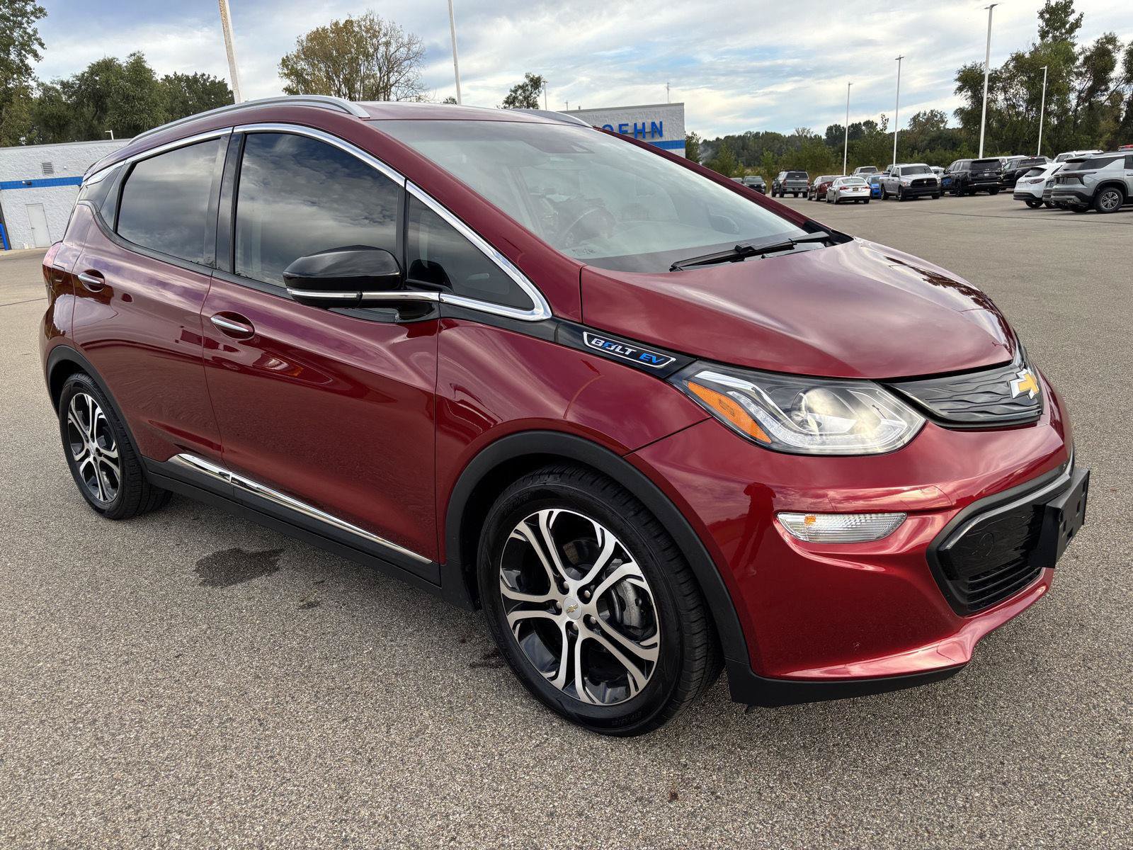 Used 2021 Chevrolet Bolt Premier w/ Infotainment Package FWD image 5