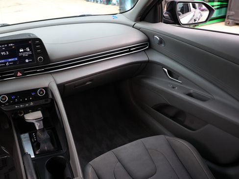 Used 2021 Hyundai Elantra SEL FWD image 26