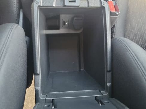 Used 2018 Nissan Rogue SV AWD/4WD image 17