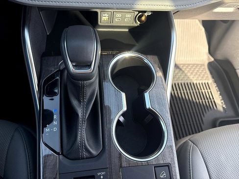 Used 2025 Toyota Highlander Limited image 17