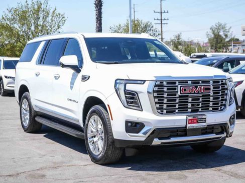 Used 2025 GMC Yukon XL Denali AWD/4WD image 3