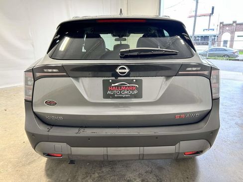 Used 2025 Nissan Kicks SR AWD/4WD image 3