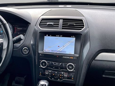 Used 2019 Ford Explorer XLT w/ XLT Sport Appearance Package AWD/4WD image 7