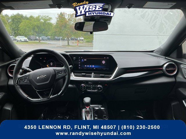 Used 2024 Chevrolet Trax RS FWD image 4