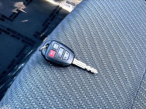Used 2015 Toyota Camry LE FWD image 14