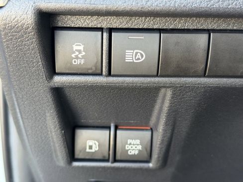 Used 2025 Toyota Sienna LE image 25