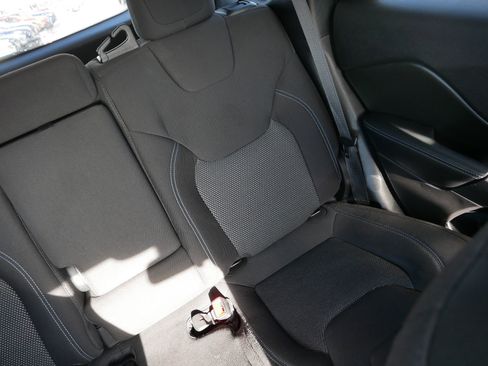 Used 2020 Jeep Cherokee Latitude w/ Cold Weather Group image 14