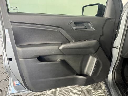 Used 2025 Chevrolet Colorado Trail Boss AWD/4WD image 9