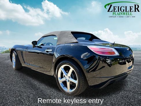 Used 2007 Saturn Sky Red Line RWD image 2