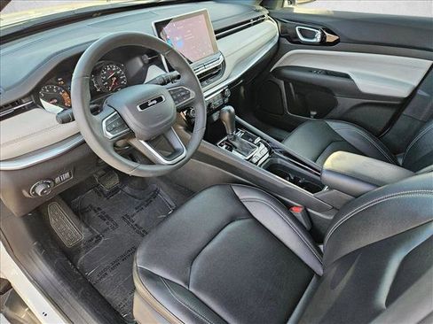 Used 2025 Jeep Compass Limited image 9