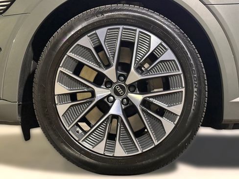 Used 2024 Audi Q8 e-tron Premium Plus w/ Premium Plus Package image 12