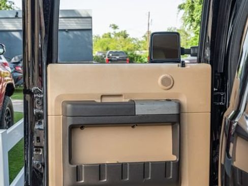 Used 2016 Ford F250 Lariat w/ Lariat Ultimate Package AWD/4WD image 33
