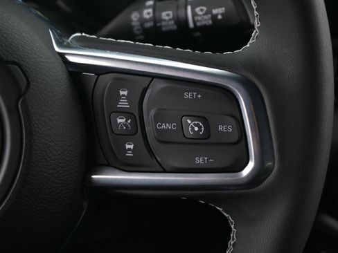Used 2025 Jeep Wrangler Unlimited Sahara w/ Safety Group AWD/4WD image 19