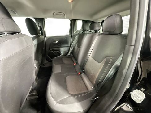 Used 2023 Jeep Renegade Latitude image 25