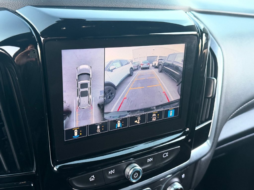 Used 2023 Chevrolet Traverse Premier w/ Redline Edition FWD image 20
