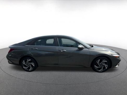 Used 2025 Hyundai Elantra Limited FWD image 16
