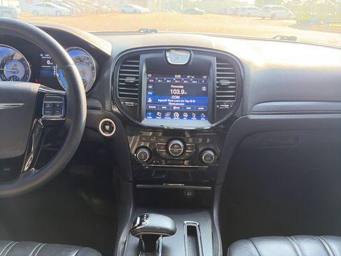 Used 2014 Chrysler 300 S RWD image 25