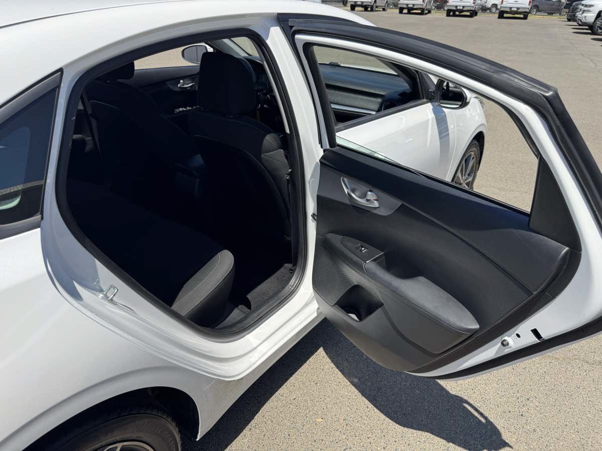 Used 2022 Kia Forte LXS FWD image 17