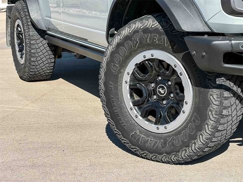 Used 2021 Ford Bronco Badlands image 2