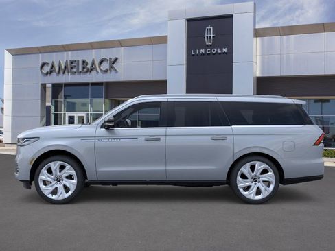 New 2025 Lincoln Navigator L Reserve image 3