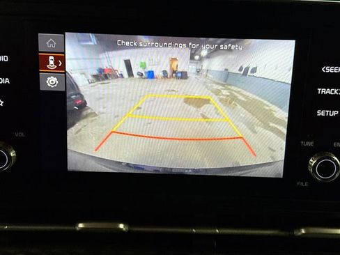 Used 2024 Kia Carnival LX image 13