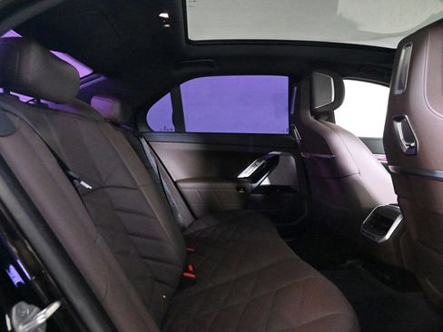 Used 2023 BMW 740i w/ Parking Assistance Package image 17