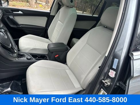 Used 2020 Volkswagen Tiguan SE w/ Panoramic Sunroof Package image 25