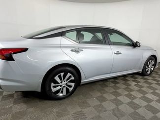 Used 2021 Nissan Altima 2.5 S FWD video 4