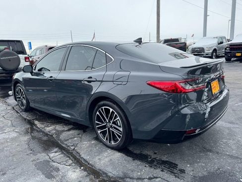 Used 2025 Toyota Camry XLE image 5